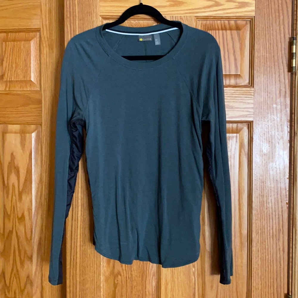 Zella size medium evergreen long sleeve Tee.
